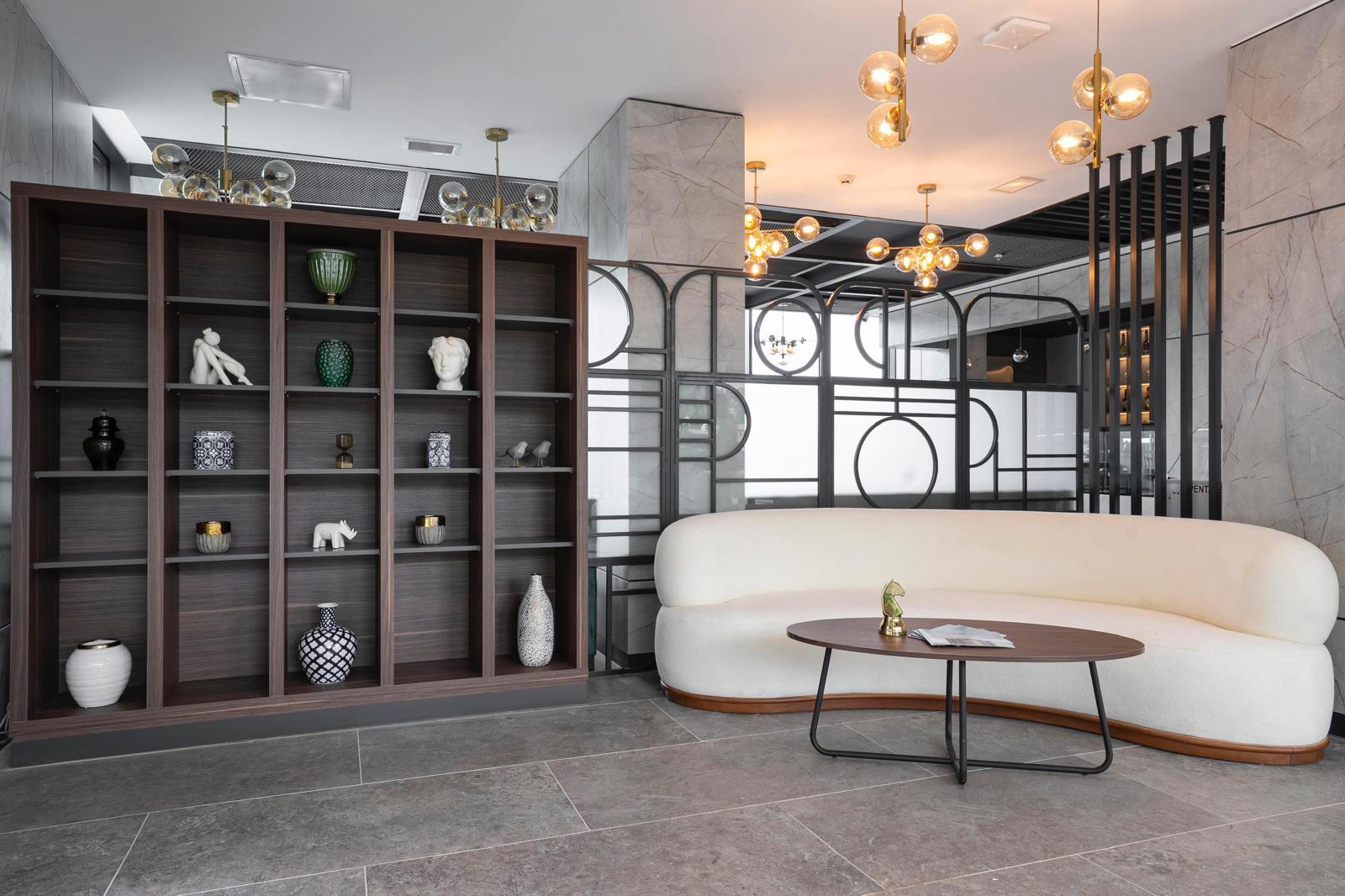 Otel lobi lounge alanı iç mimari detayı