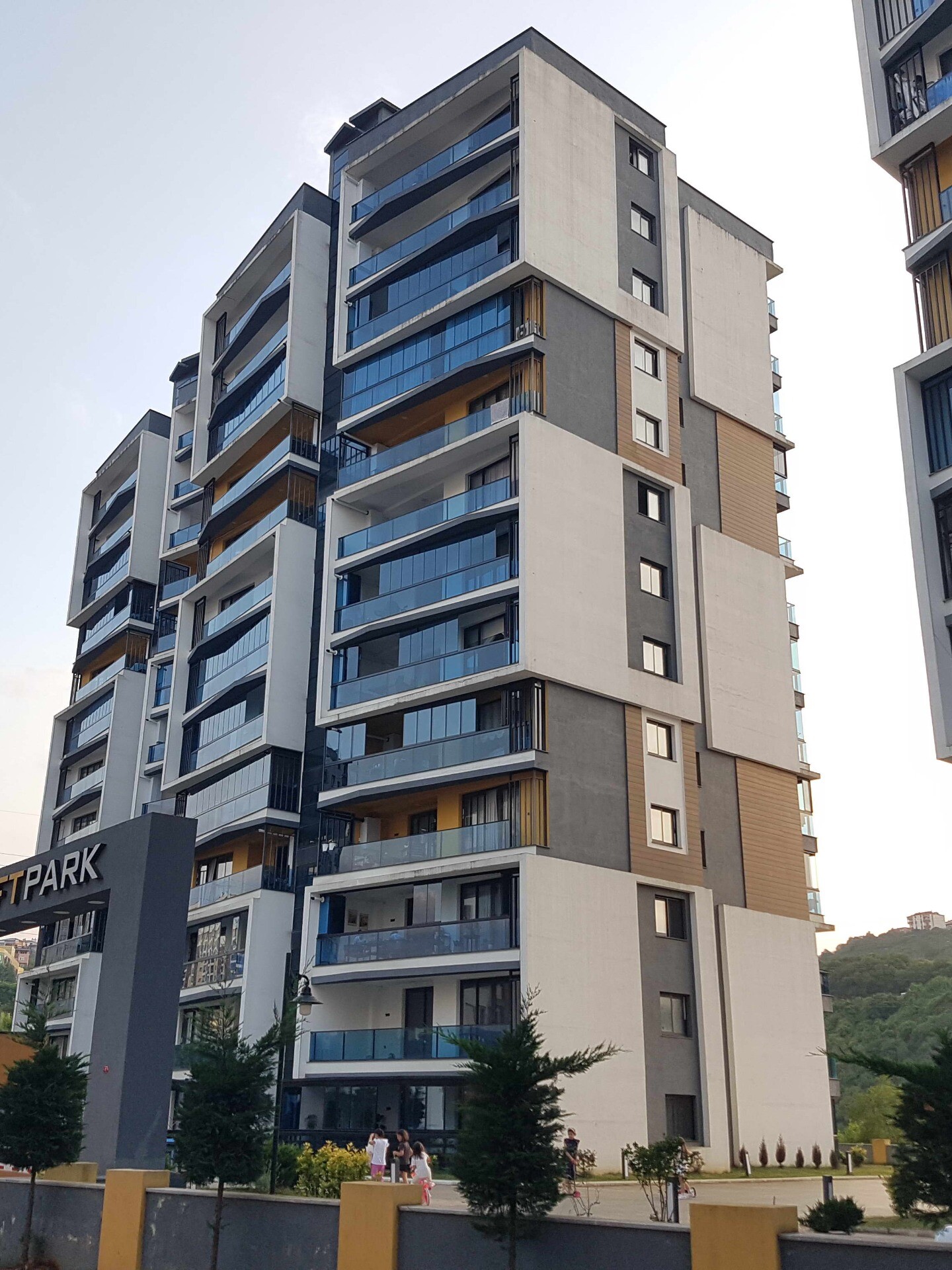 Loft Park Residence Trabzon konut projesi bina tabelası ve cephe g&ouml;r&uuml;n&uuml;m&uuml; - E&Ouml;&Ccedil; Mimarlık