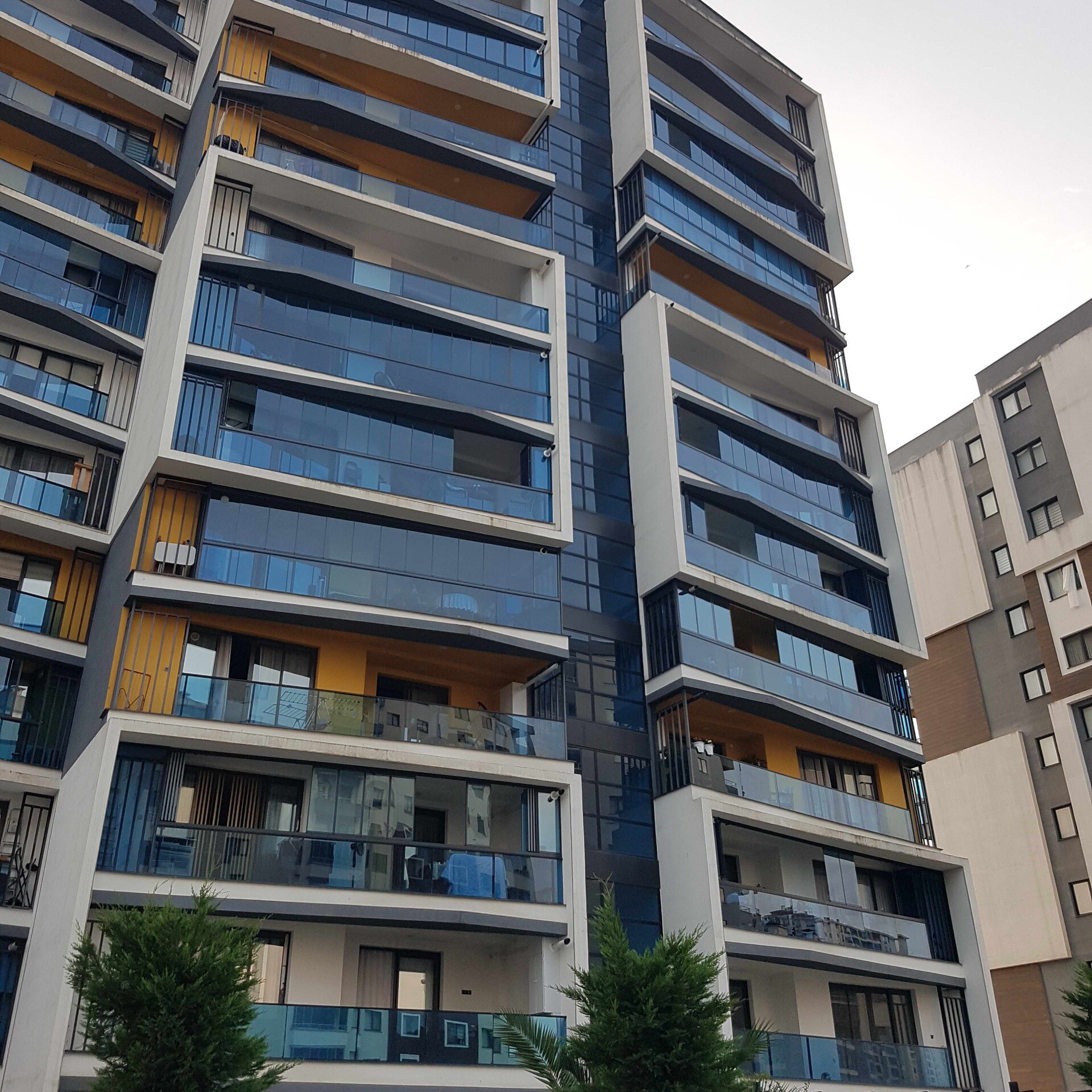Loft Park Residence Trabzon konut projesi Loft Park tabelalı giriş görünümü - EÖÇ Mimarlık